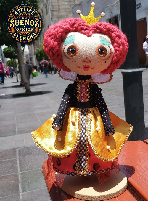 Reina de Corazones artesanal - Imagen 2